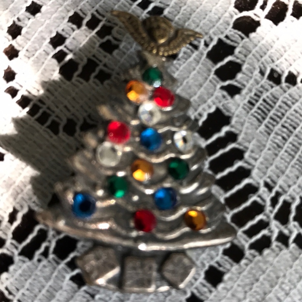 Vintage Christmas tree brooch!